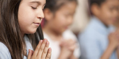 3 Children Praying