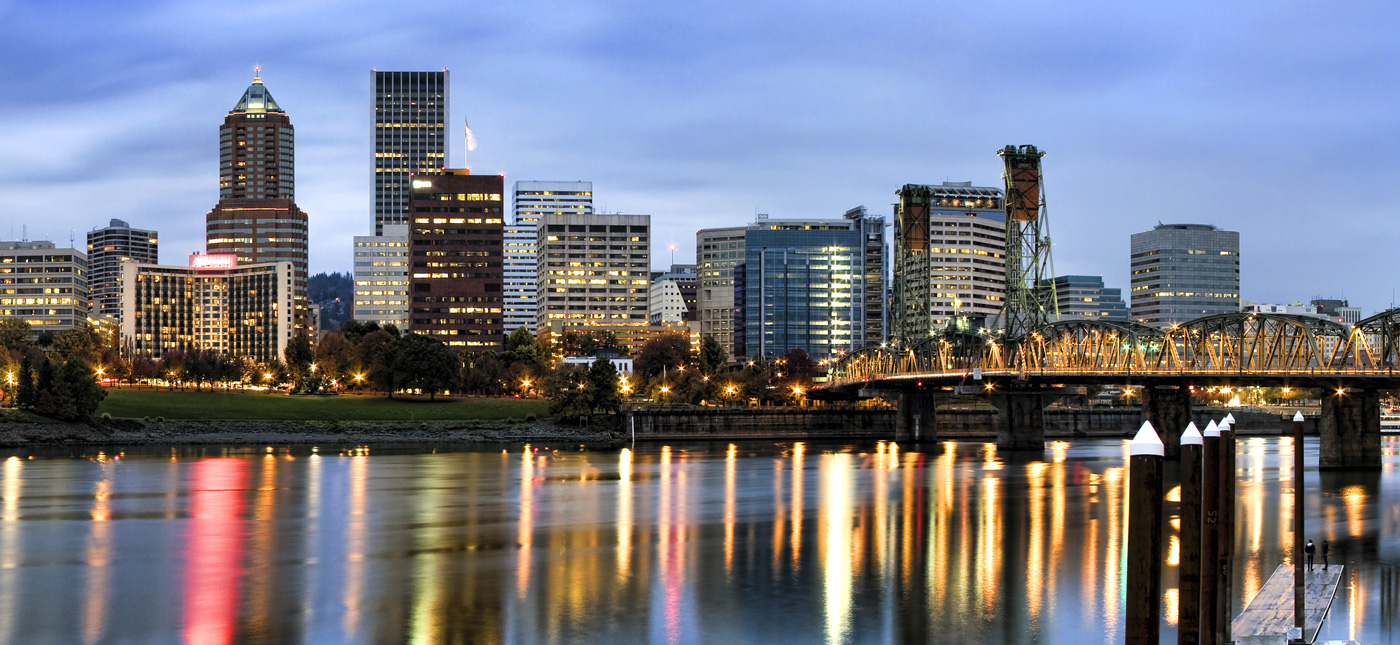 Portland, Oregon, skyline reflections in water. Josemaria Toscano - stock.adobe.com 17938367