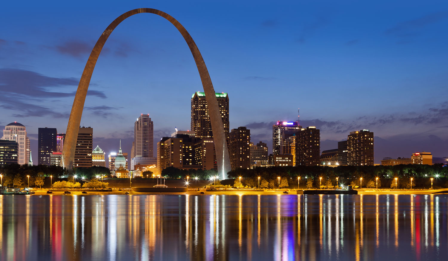 St Louis skyline at night, reflections in River. rudi1976 - Fotolia 41474552